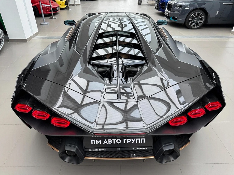 Самую дорогую подержанную машину в России оценили в полмиллиарда рублей. Столько просят за четырёхлетний суперкар Lamborghini Sian