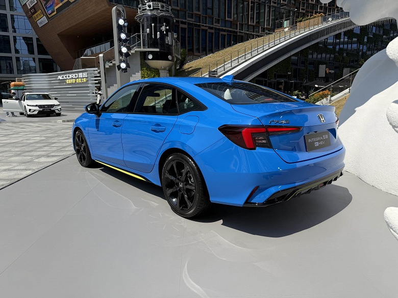 Синий с салатовым и 6-ступенчатая &laquo;механика&raquo;. Представлена Honda Integra 2025 &mdash; двойник Honda Accord за 18 тыс. долларов