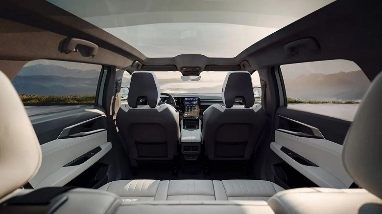 В полку Skoda Kodiaq, Hyundai Santa Fe и Kia Sorento прибавление с запасом хода до 1200 км: представлен европейский семиместный кроссовер Renault Espace 2026 - 3 В полку Skoda Kodiaq, Hyundai Santa Fe и Kia Sorento прибавление с запасом хода до 1200 км: представлен европейский семиместный кроссовер Renault Espace 2026