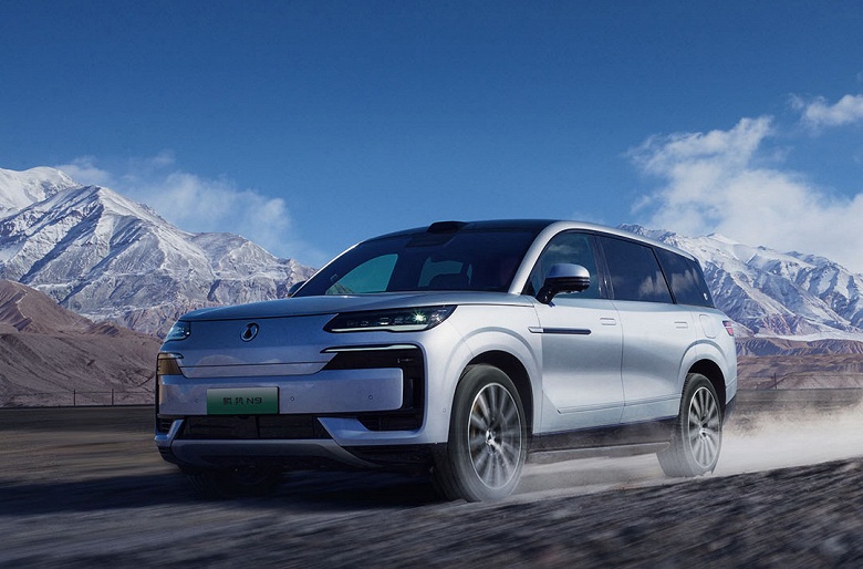 BYD показала Mercedes и BMW, каким должен быть большой премиум-внедорожник. Представлен Denza N9: 924 л.с., полный привод, 6 мест, топовое оснащение и &laquo;режим краба&raquo;