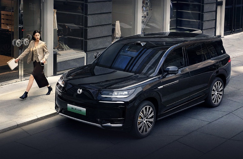 BYD показала Mercedes и BMW, каким должен быть большой премиум-внедорожник. Представлен Denza N9: 924 л.с., полный привод, 6 мест, топовое оснащение и &laquo;режим краба&raquo;