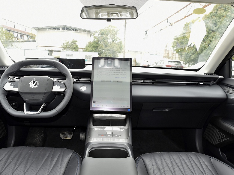 Предложение, от которого невозможно отказаться. Представлен просторный гибридный седан Changan Eado: 215 л.с. и 1300 км на баке бензина за 65,9 тыс. юаней (777 тыс. рублей) - 3 Предложение, от которого невозможно отказаться. Представлен просторный гибридный седан Changan Eado: 215 л.с. и 1300 км на баке бензина за 65,9 тыс. юаней (777 тыс. рублей)