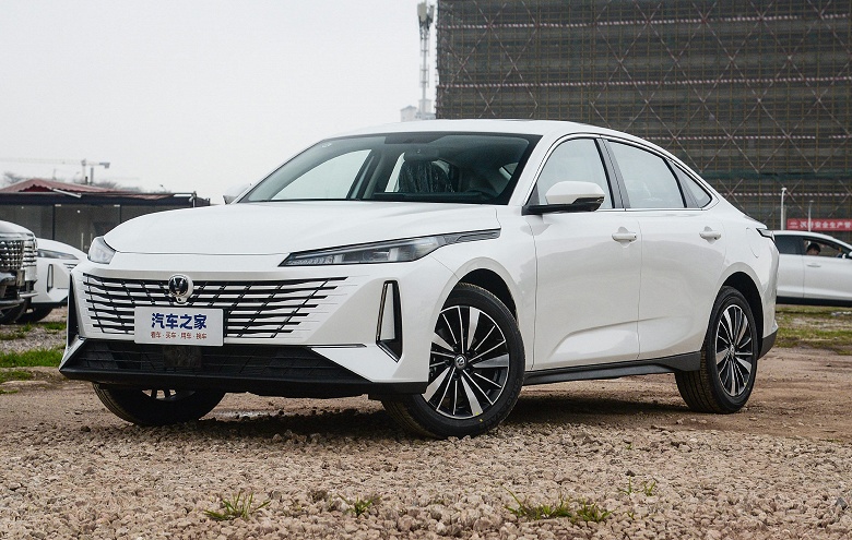 Предложение, от которого невозможно отказаться. Представлен просторный гибридный седан Changan Eado: 215 л.с. и 1300 км на баке бензина за 65,9 тыс. юаней (777 тыс. рублей) - 1 Предложение, от которого невозможно отказаться. Представлен просторный гибридный седан Changan Eado: 215 л.с. и 1300 км на баке бензина за 65,9 тыс. юаней (777 тыс. рублей)