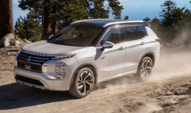 4 млн рублей за хорошо знакомый полноприводный кроссовер. В России начали принимать заказы на Mitsubishi Outlander 2025