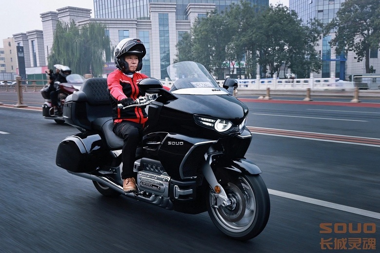 Первый и единственный в мире мотоцикл с горизонтально-оппозитным 8-цилиндровым мотором Great Wall Souo S2000 снова можно будет купить с 28 марта