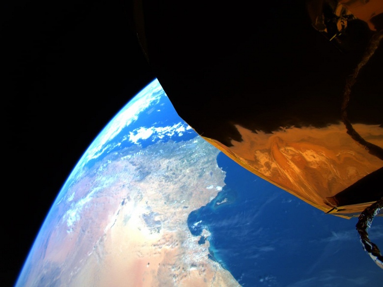 Так выглядит Земля с высоты 510 км (на 100 км выше, чем МКС): платформа Pioneer с капсулой W-3 от Varda Space сделала потрясающий снимок Земли - 1 Так выглядит Земля с высоты 510 км (на 100 км выше, чем МКС): платформа Pioneer с капсулой W-3 от Varda Space сделала потрясающий снимок Земли