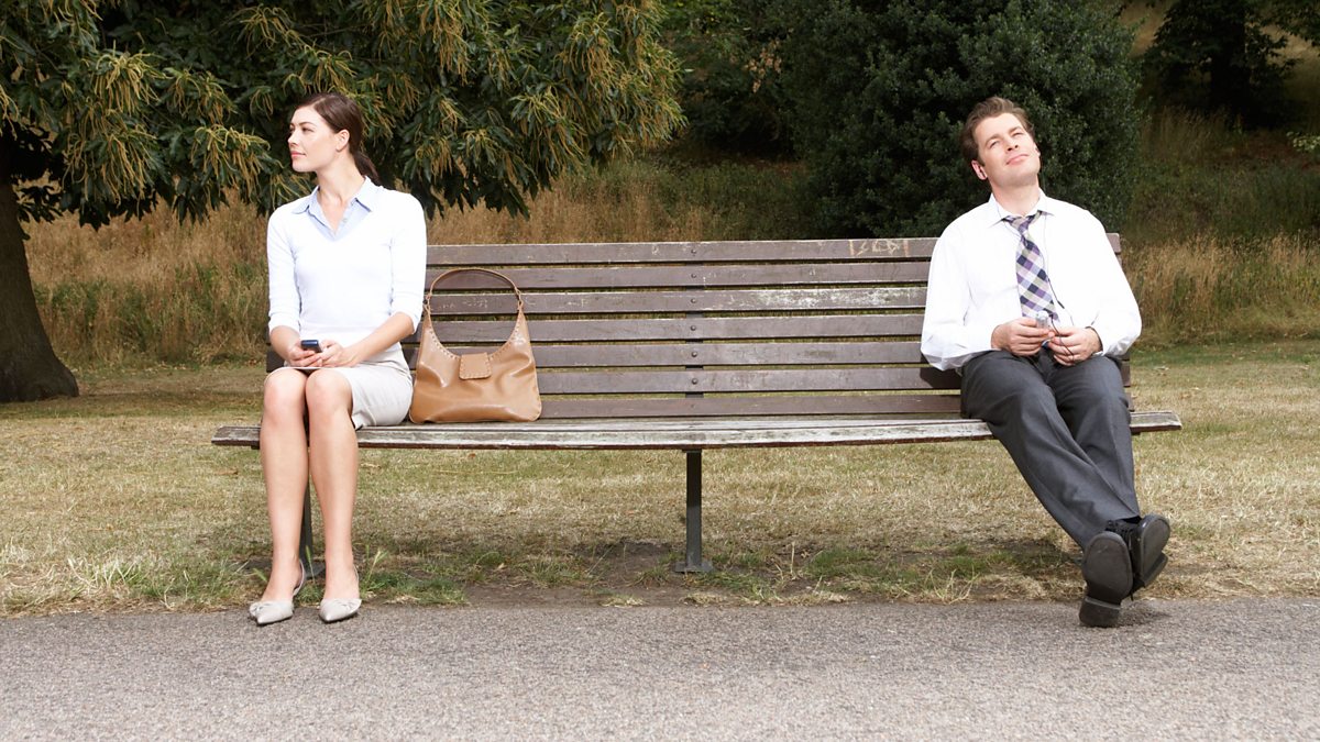 Правильней говорить не "стесняешься познакомиться", а "слишком высока цена контакта"