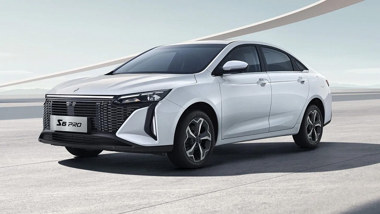 Пять альтернатив Lada Vesta по цене от 1,35 до 2,0 млн рублей: названы самые доступные китайские седаны в России в марте 2025 года