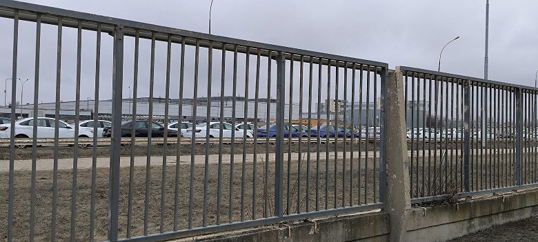 В Lada Vesta обнаружен заводской дефект, до его устранения машины &laquo;складируют&raquo; на заводе