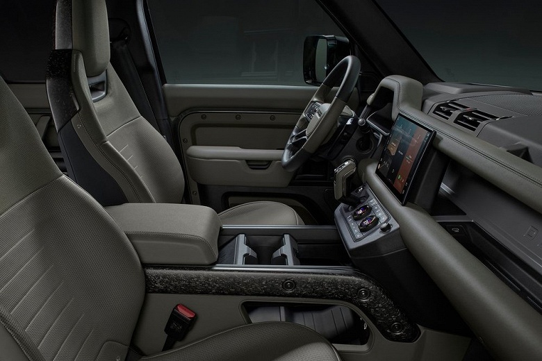 В Россию привезли крутой внедорожник Land Rover Defender 2025 года с мотором BMW &mdash; по цене двух Lexus LX 600