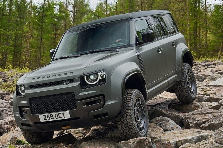 В Россию привезли крутой внедорожник Land Rover Defender 2025 года с мотором BMW &mdash; по цене двух Lexus LX 600