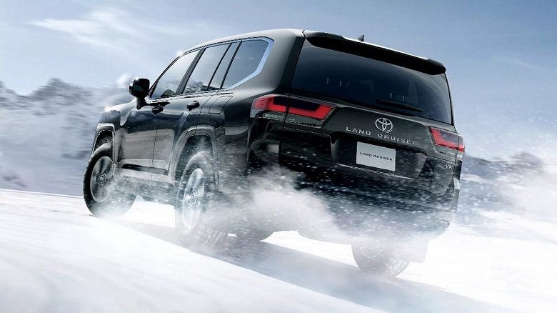 Новый Toyota Land Cruiser 300, который гораздо сложнее угнать, показали внутри и снаружи