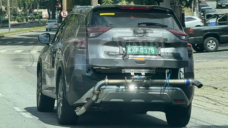 Новый внедорожник Nissan с выхлопной трубой-монстром заметили на тестах