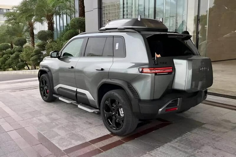 Представлен отлично оснащённый внедорожник BYD Leopard 3 за $30 000 с адаптивной подвеской, полным приводом, двумя моторами и дроном на крыше - 2 Представлен отлично оснащённый внедорожник BYD Leopard 3 за $30 000 с адаптивной подвеской, полным приводом, двумя моторами и дроном на крыше