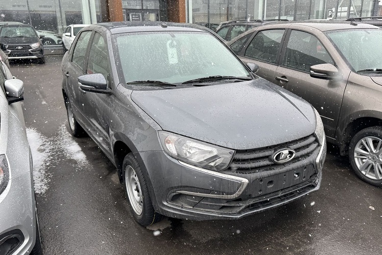 Скрытые &laquo;допы&raquo; и каско: рейд по дилерам показала, что купить Lada Granta за 750 тыс. рублей почти нереально