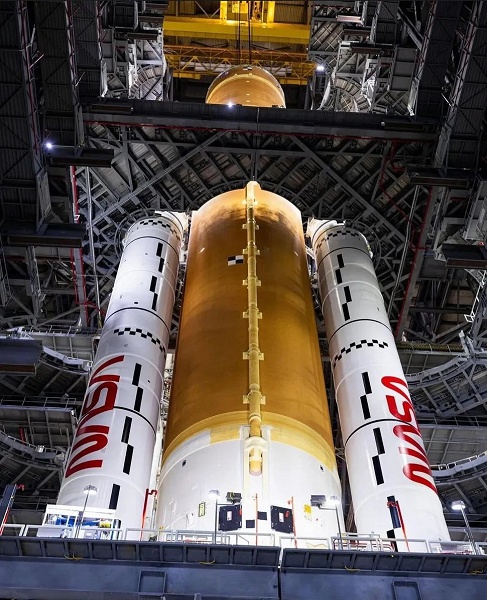 Основная ступень SLS успешно интегрирована с ускорителями для миссии Artemis 2