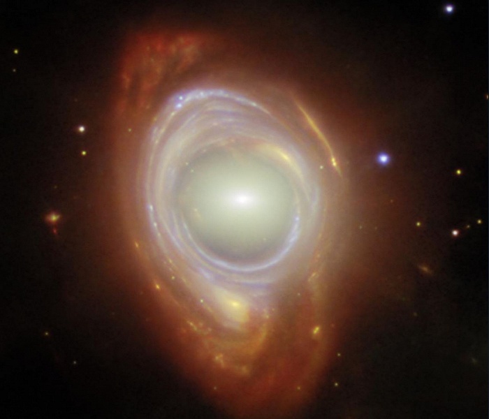 Телескоп Джеймс Уэбб запечатлел редкое кольцо Эйнштейна - 1 Телескоп