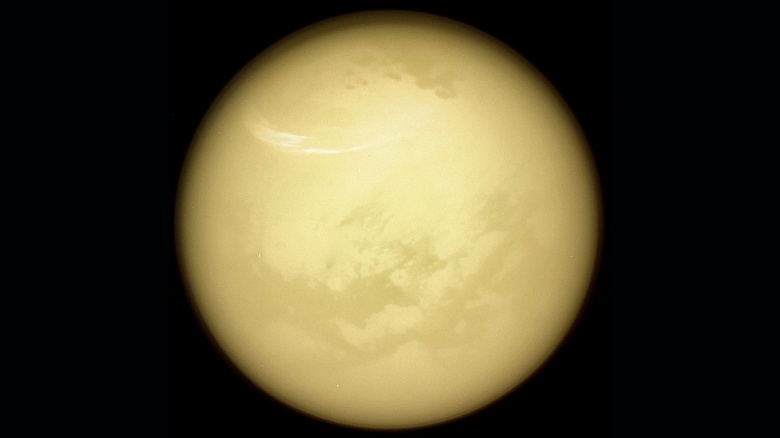 Астероидные удары могут объяснить метан в атмосфере Титана