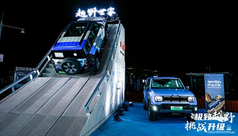 Дешёвый конкурент Tank 300 теперь проезжает 1200 км с расходом 1,4 л/100 км. Полноценный рамный внедорожник BAIC BJ40e поступит в продажу 7 апреля 