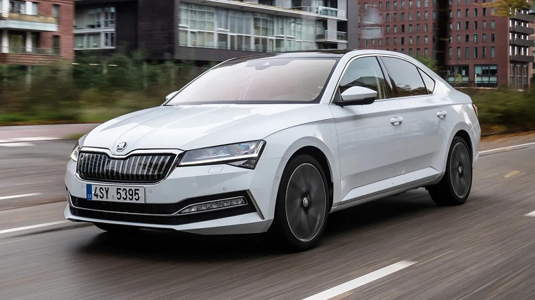 Новые Skoda Superb продают в России за 2,66 млн рублей &mdash; дешевле &laquo;китайцев&raquo;