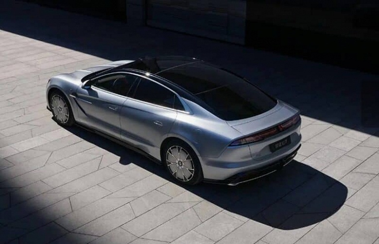 Замена премиальным седанам Mercedes-Benz и BMW с уникальной подвеской, «танковым разворотом», запасом хода 1000 км и многим другим. Седан Yangwang U7 поступил в продажу в Китае - 3 Замена премиальным седанам Mercedes-Benz и BMW с уникальной подвеской, «танковым разворотом», запасом хода 1000 км и многим другим. Седан Yangwang U7 поступил в продажу в Китае