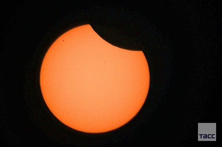 Россияне 29 марта увидели частное затмение Солнца &mdash; фото