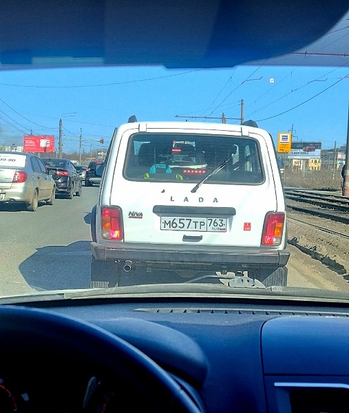 Lada Iskra в белом, Lada Granta &mdash; в вишнёвом, а Lada Niva Sport &mdash; в потоке. Новинки АвтоВАЗа засняли на дорогах и на стоянках