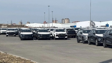 Много Kia Rio российской сборки и новых Chery Tiggo 7L обнаружилось на стоянке бывшего российского завода General Motors