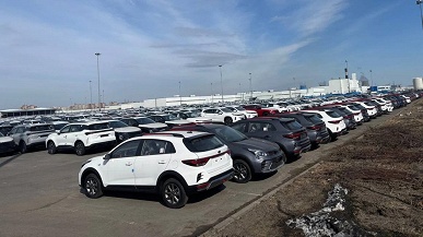 Много Kia Rio российской сборки и новых Chery Tiggo 7L обнаружилось на стоянке бывшего российского завода General Motors