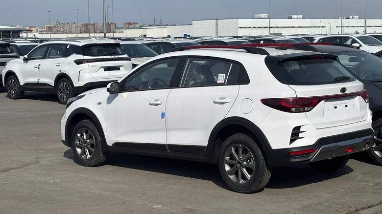 Много Kia Rio российской сборки и новых Chery Tiggo 7L обнаружилось на стоянке бывшего российского завода General Motors