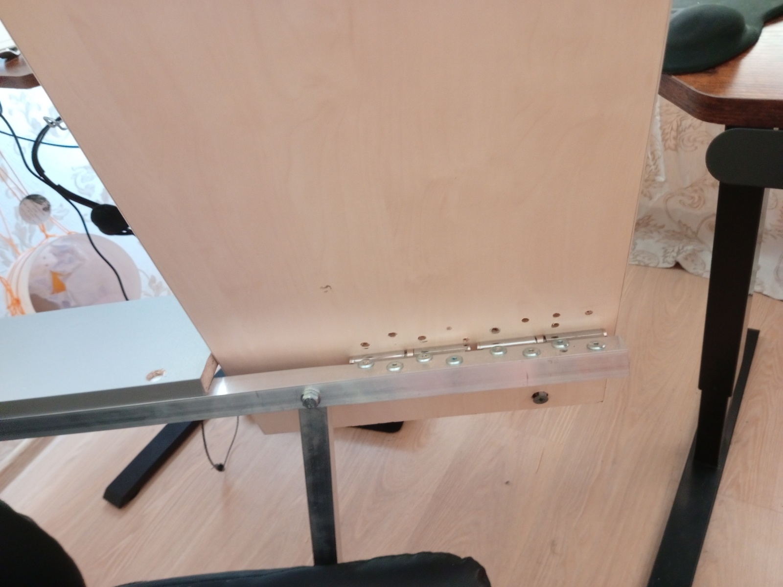 Допер только с третьего раза, как надо сделать, оттого столько дырок