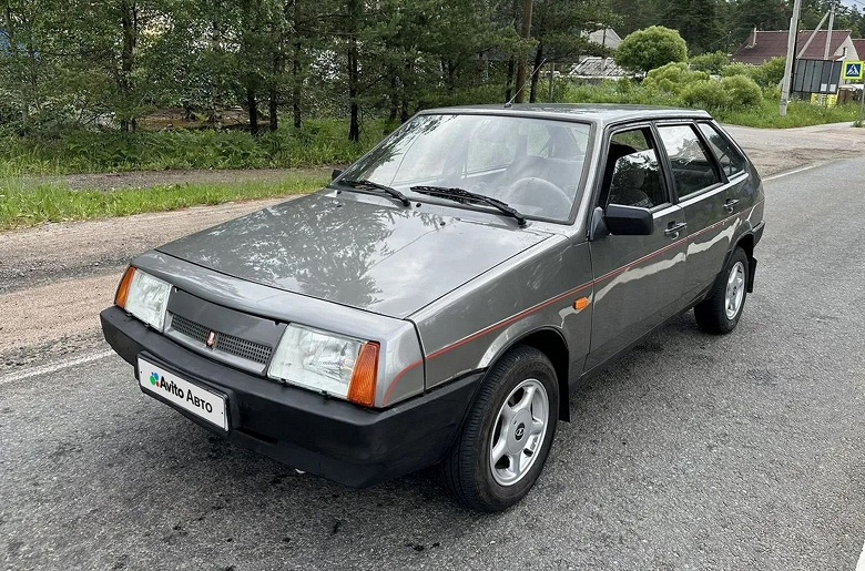 В Петербурге продают ВАЗ-2109 с британским прошлым &mdash; недорого