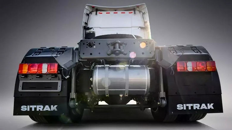 Глава КамАЗа: десятки тысяч китайских машин застряли на складах дилеров - 1 Глава КамАЗа: десятки тысяч китайских машин застряли на складах дилеров