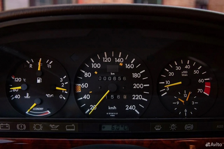 Мечта олигарха из восьмидесятых: в России продают новый Mercedes S-класса 1988 года выпуска