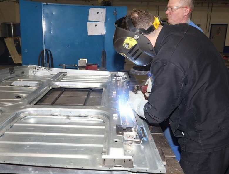 Новая кабина для КамАЗ К5 с плоской крышей получила российские комплектующие