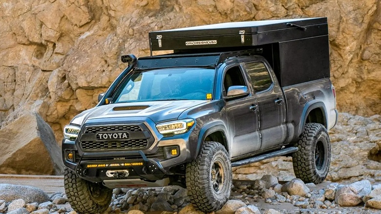 Представлен недорогой сверхлёгкий кемпер Tenfold с двуспальной кроватью для любого пикапа