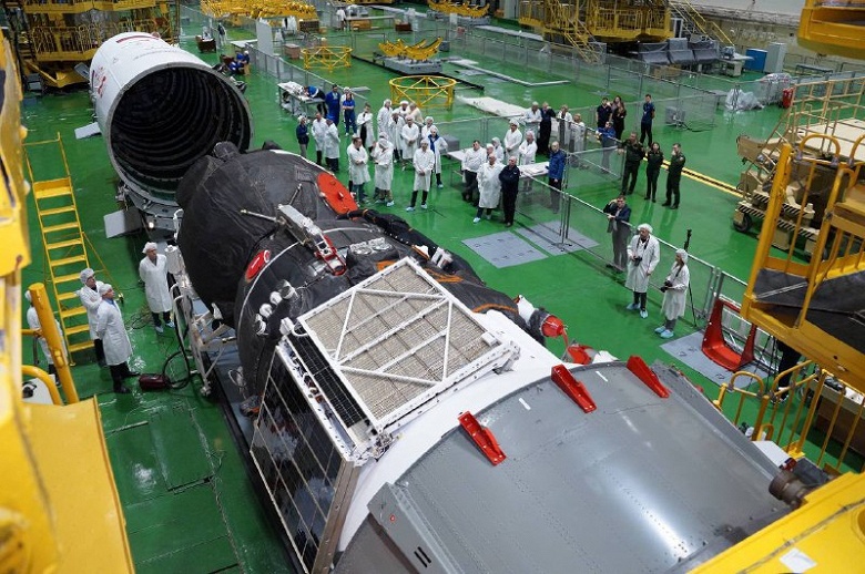 &laquo;Союзу МС-27&raquo; провели авторский осмотр и накатку головного обтекателя