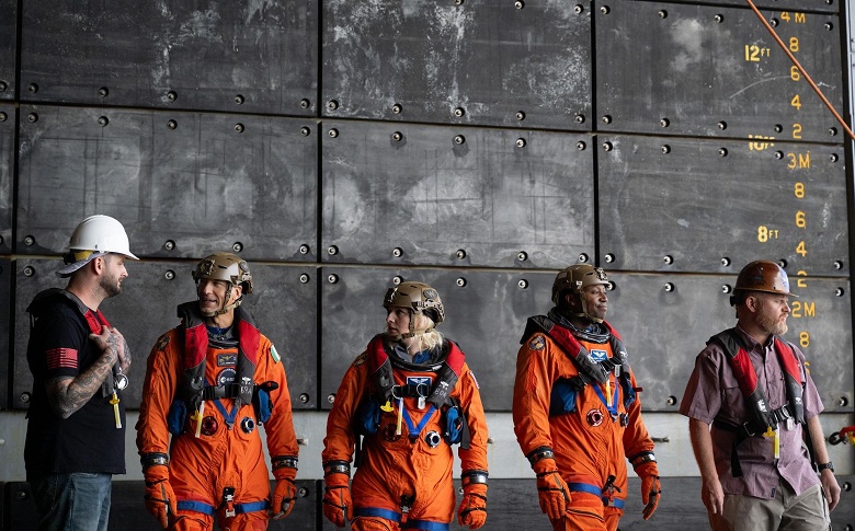 11 парашютов и 3287 километров: NASA завершило морские учения возвращения экипажа Artemis II - 3 11 парашютов и 3287 километров: NASA завершило морские учения возвращения экипажа Artemis II