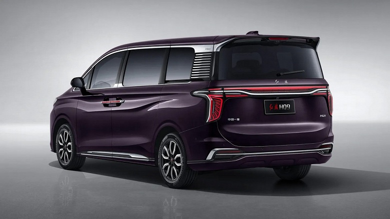 Китайская замена Toyota Alphard и Lexus LM &mdash; в два раза дешевле. Минивэн Hongqi HQ9 с 2,0-литровым мотором и &laquo;автоматом&raquo; оценили в России в 7,69 млн рублей