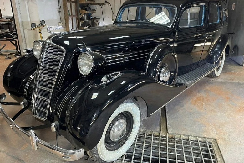 Созданный по заказу Сталина первый советский лимузин ЗИС-101 без пробега выставили на продажу