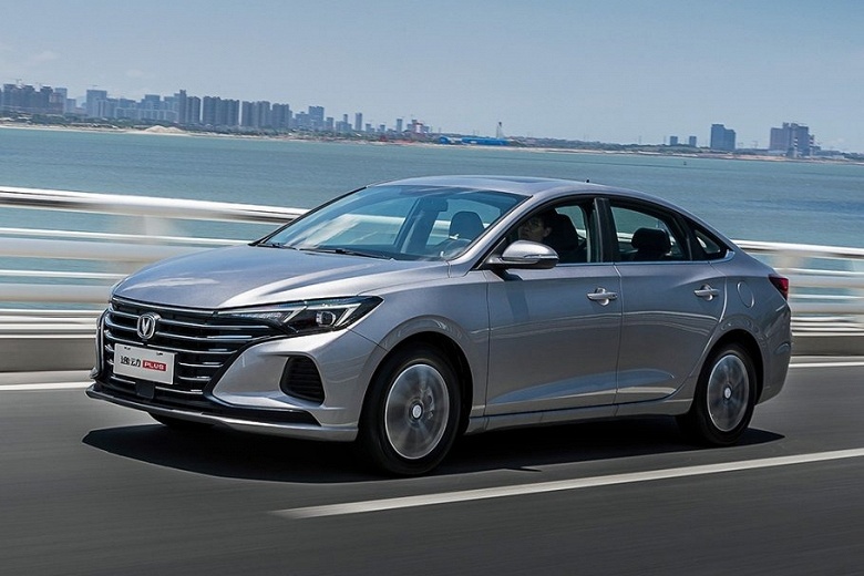 В три раза дешевле, чем в России. Представлен новый седан больше Lada Vesta за 72 900 юаней (855 000 рублей) &mdash; Changan Eado Plus