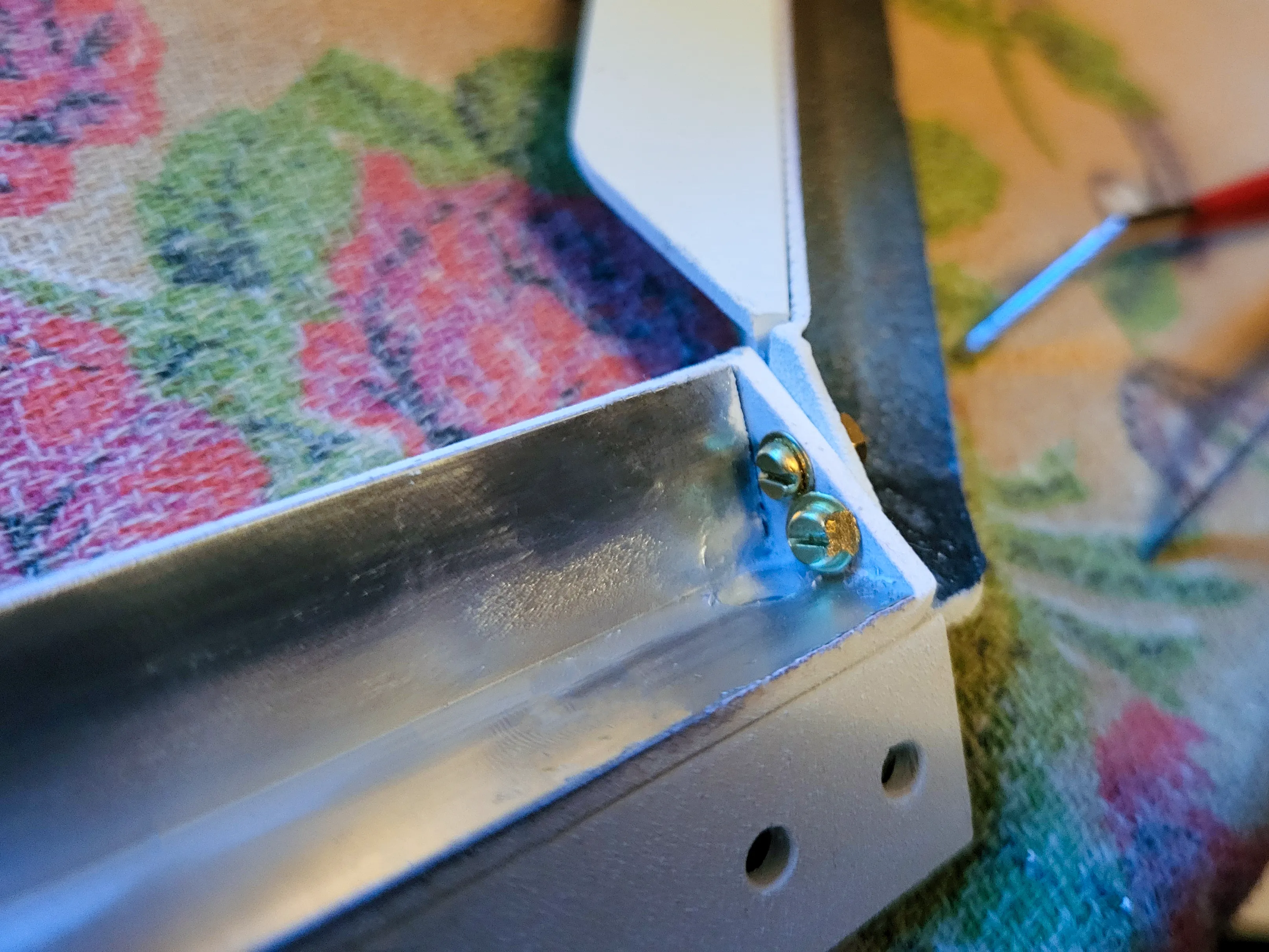 Полированные неокрашенные грани рам для лучшего отвода тепла от лент