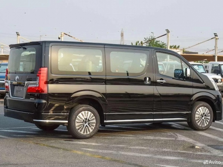 Больше и круче Toyota Alphard — и гораздо дешевле. В Россию везут особо просторную Toyota Granvia 2025 - 2 Больше и круче Toyota Alphard — и гораздо дешевле. В Россию везут особо просторную Toyota Granvia 2025