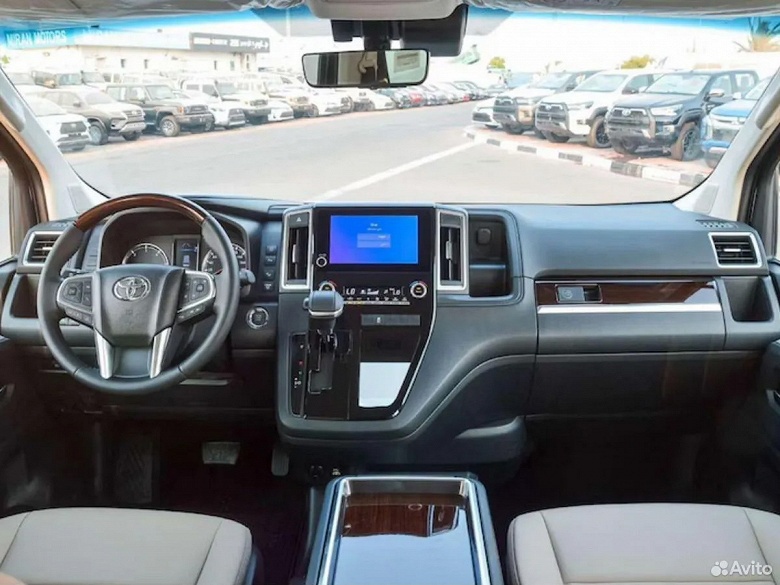 Больше и круче Toyota Alphard — и гораздо дешевле. В Россию везут особо просторную Toyota Granvia 2025 - 3 Больше и круче Toyota Alphard — и гораздо дешевле. В Россию везут особо просторную Toyota Granvia 2025