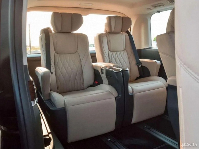 Больше и круче Toyota Alphard — и гораздо дешевле. В Россию везут особо просторную Toyota Granvia 2025 - 4 Больше и круче Toyota Alphard — и гораздо дешевле. В Россию везут особо просторную Toyota Granvia 2025