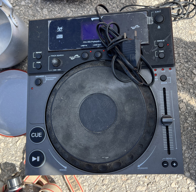 И снова испанская барахолка: много фототехники, POE-адаптер и электроника - 2 2025-03-23-11-22-IMG-0968