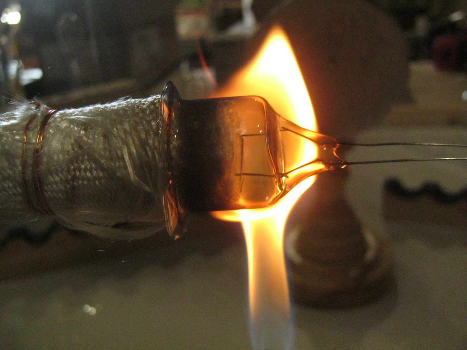 Изготовление простой газоразрядной лампы с распыляемым Ti геттером - 20 Изготовление простой газоразрядной лампы с распыляемым Ti геттером - 20