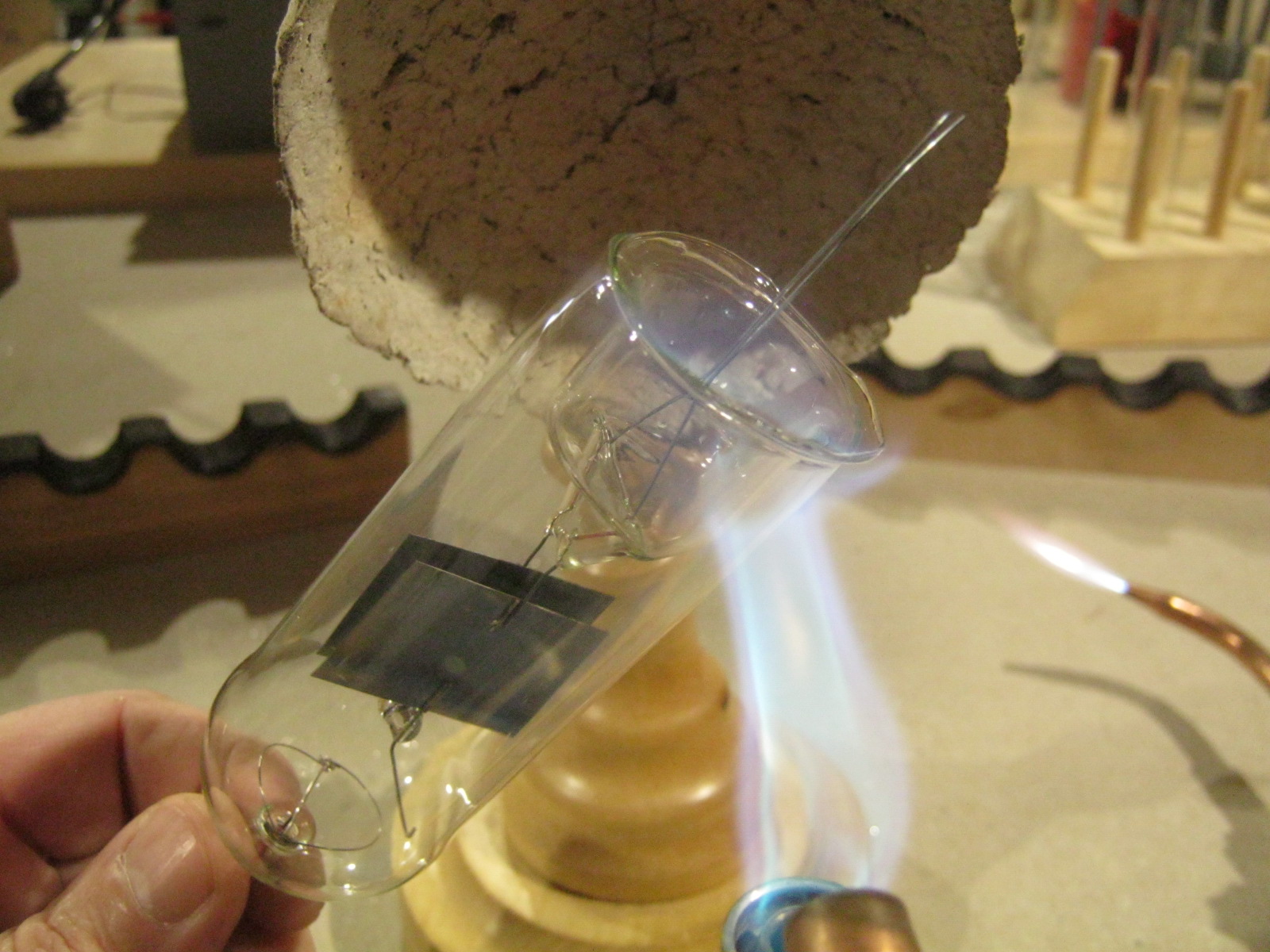 Изготовление простой газоразрядной лампы с распыляемым Ti геттером - 29 Изготовление простой газоразрядной лампы с распыляемым Ti геттером - 29