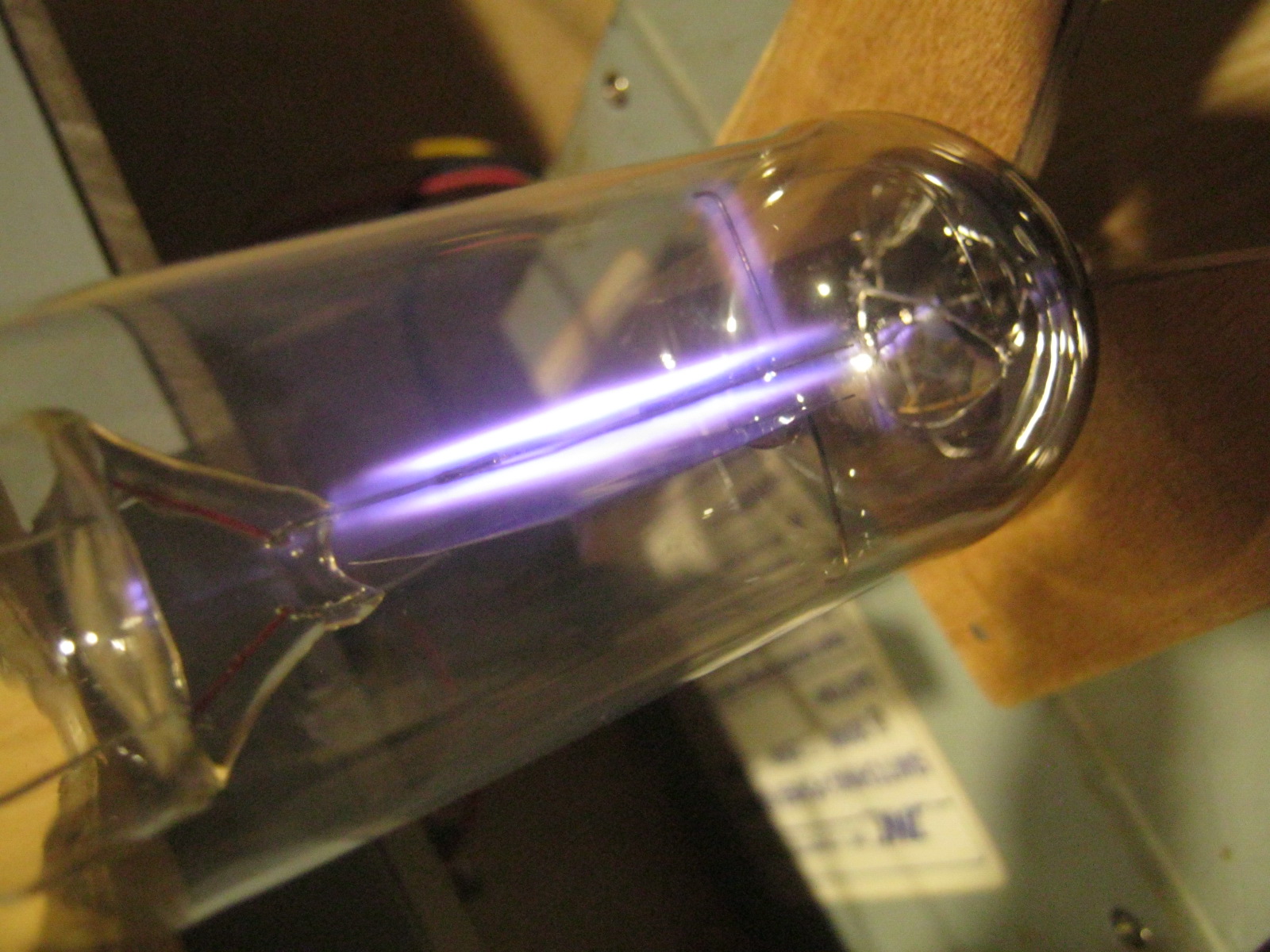 Изготовление простой газоразрядной лампы с распыляемым Ti геттером - 41 Изготовление простой газоразрядной лампы с распыляемым Ti геттером - 41