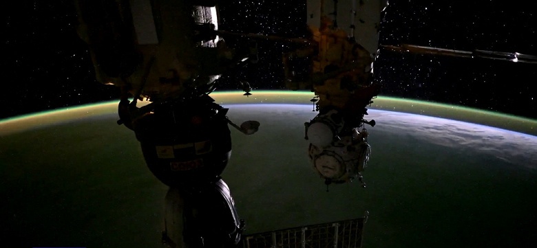 Уникальные кадры с МКС: космонавт Иван Вагнер показал полярное сияние над южными широтами - 3 Уникальные кадры с МКС: космонавт Иван Вагнер показал полярное сияние над южными широтами